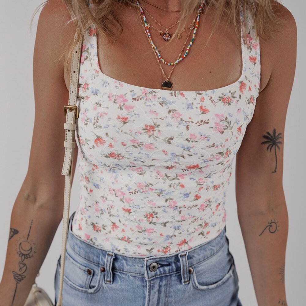 B255 White Floral Textured Square Neck Sleeveless Bodysuit - Picture 3 of 14